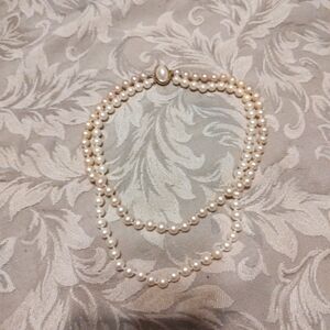 🔸⚜️🔸 Elegant Vintage Chantilly Creme & Gold Double Strand Faux Pearl Necklace